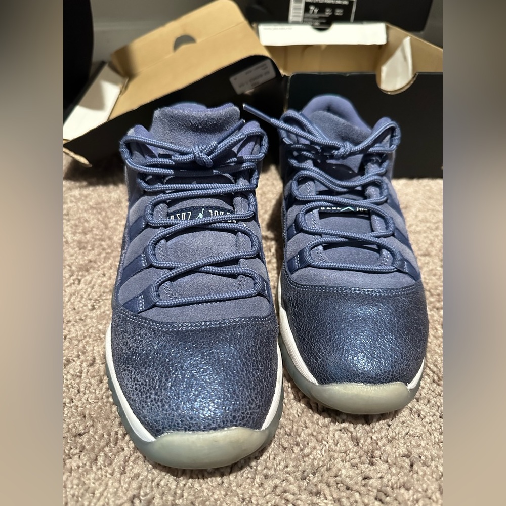 Blue Moon 11s Size 7Y